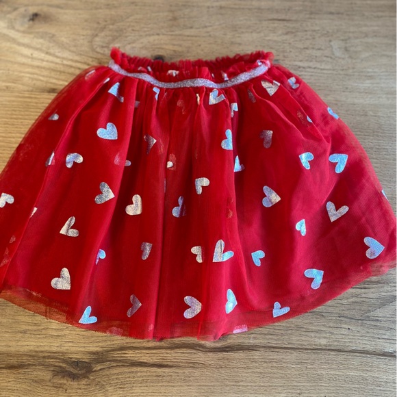Cat and Jack Silver Metallic Heart Red Tulle Skirt Girls 6/6x Preloved - Picture 4 of 6